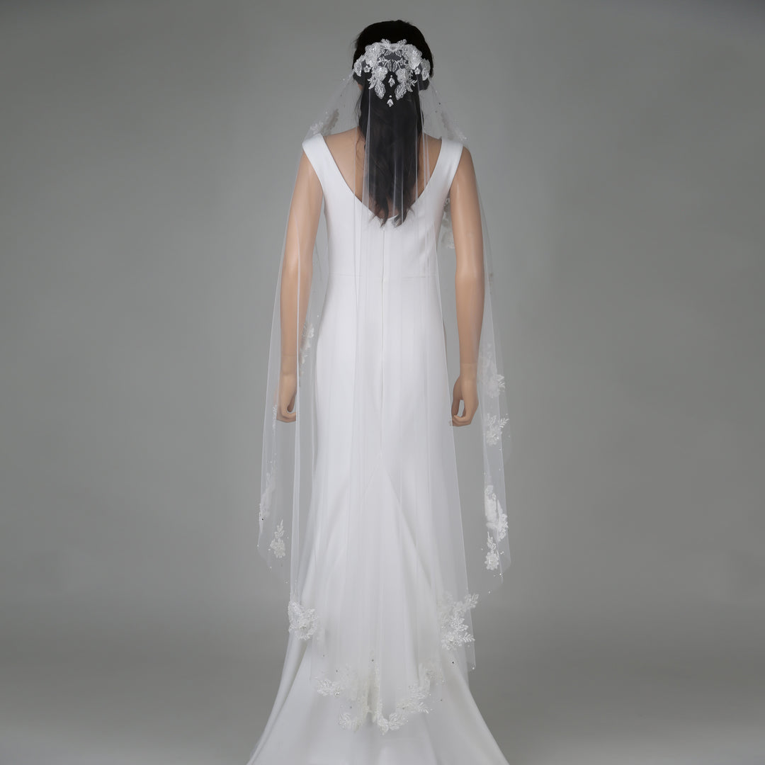 Side view of FS6219-M mantilla bridal veil showcasing scalloped lace edges.