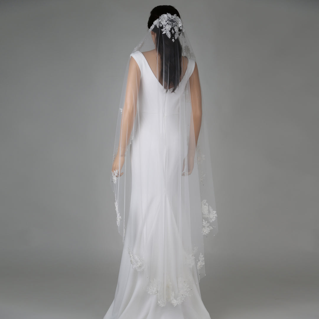 FS6219-M veil styled on mannequin, highlighting 60-inch length and intricate details.