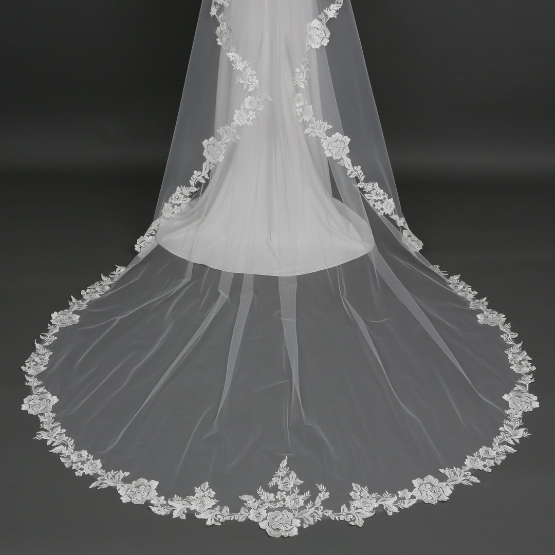 FS6221-AC bridal veil styled on mannequin, highlighting chapel-length flow.