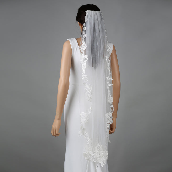 FS6221 bridal veil styled on mannequin, highlighting elegant flow.