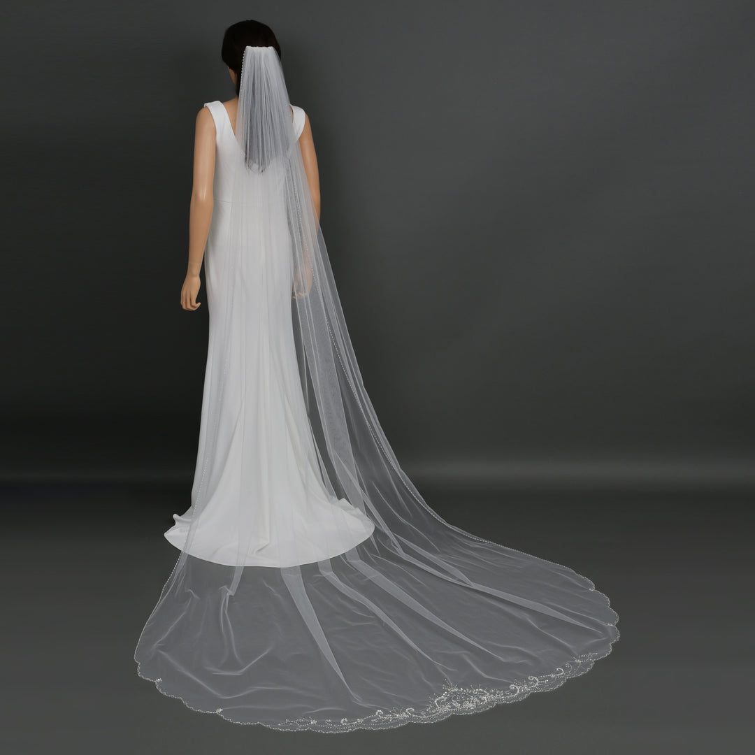 FS6252 bridal veil styled on mannequin, highlighting cathedral-length design.