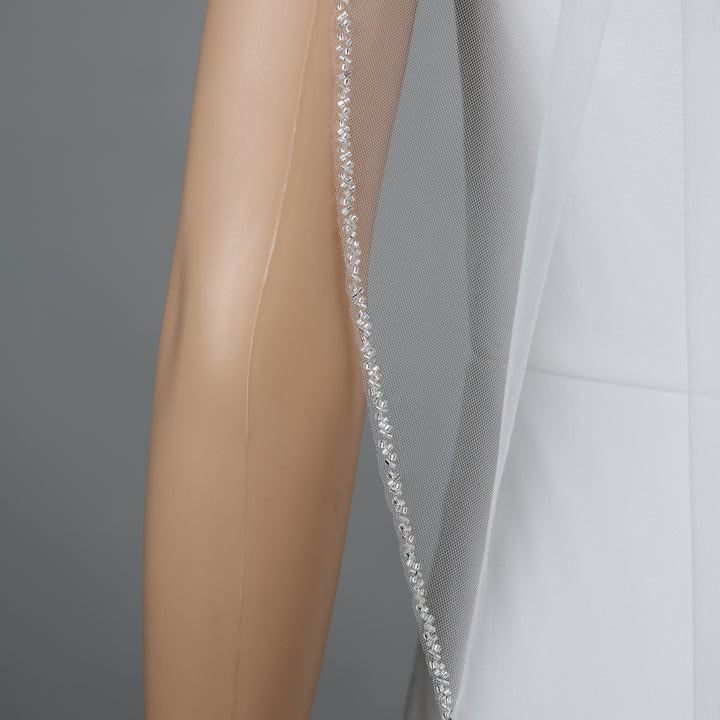 FS6264 comb attachment close-up with secure tulle wrapping.