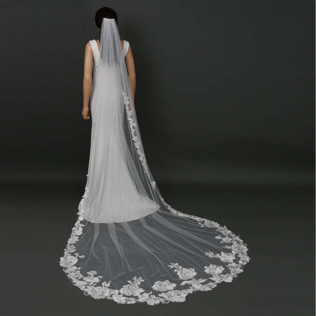 FS6288A bridal veil styled on mannequin, highlighting chapel-length design.