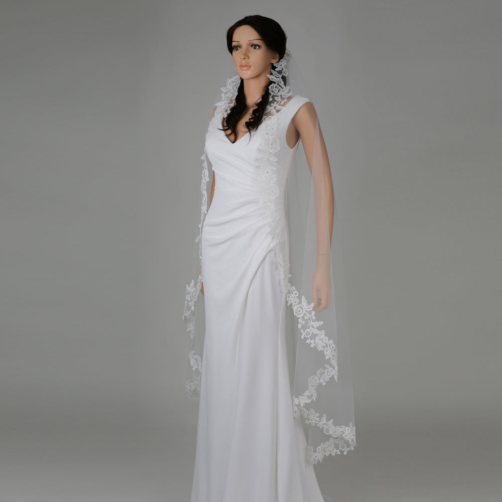 FS6217-M bridal veil side view highlighting scalloped edges.